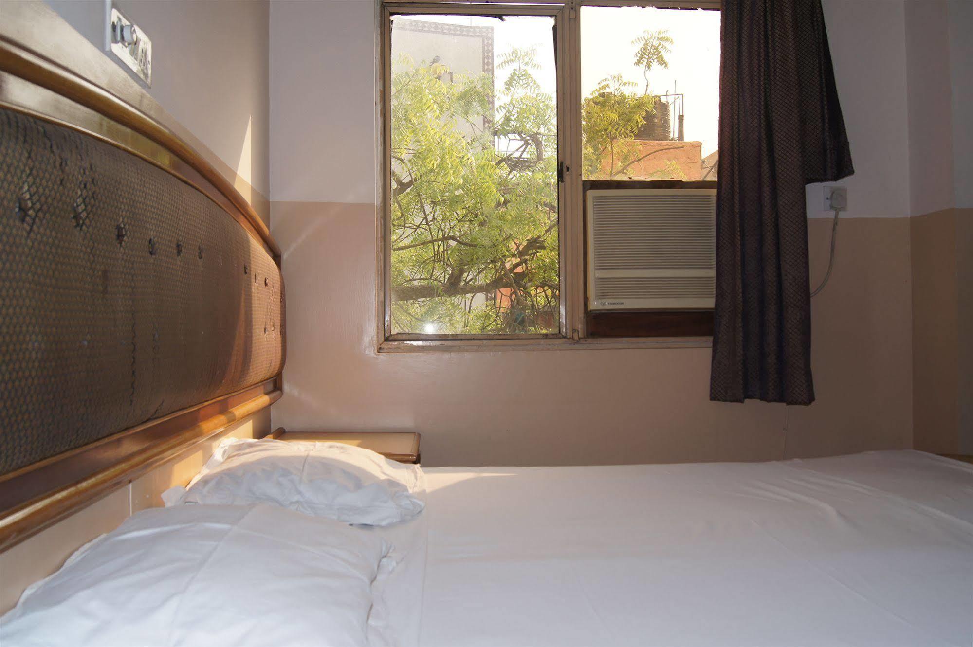Hotel Westend Holiday Home 5 Mint From Nizamuddin Railway Station New Delhi Eksteriør bilde